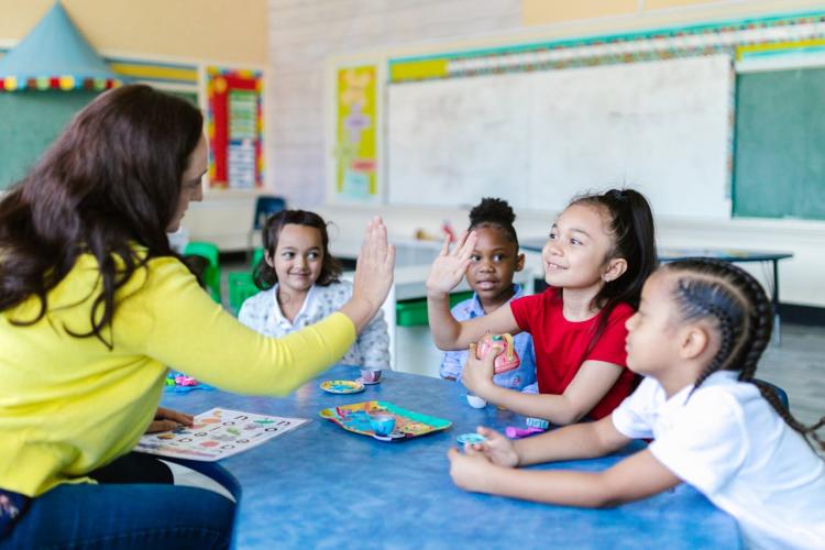 Educação inclusiva: PL sobre autismo avança no Congresso e destaca a formação de professores com base científica