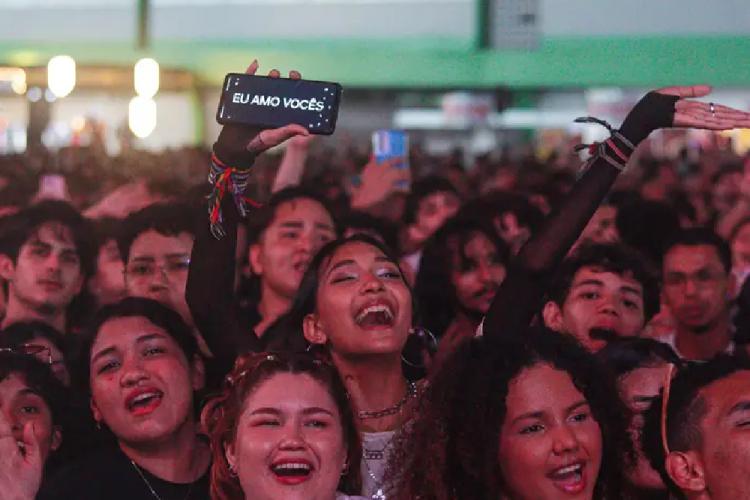 Romance e emoção marcam abertura do Festival Equinócio abre com shows gratuitos de Jorge Vercillo e Anavitória no Sambódromo de Macapá