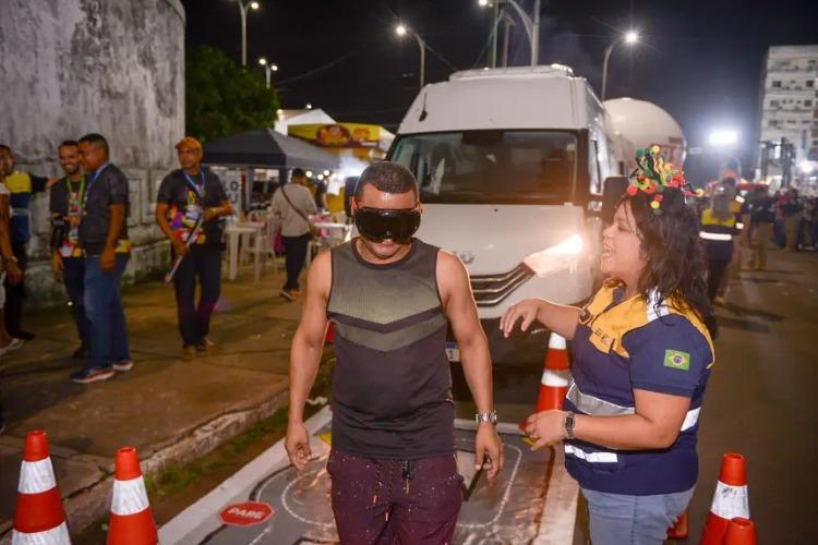 Detran-AP leva educação no trânsito ao Sambódromo de Macapá no primeiro dia de desfiles