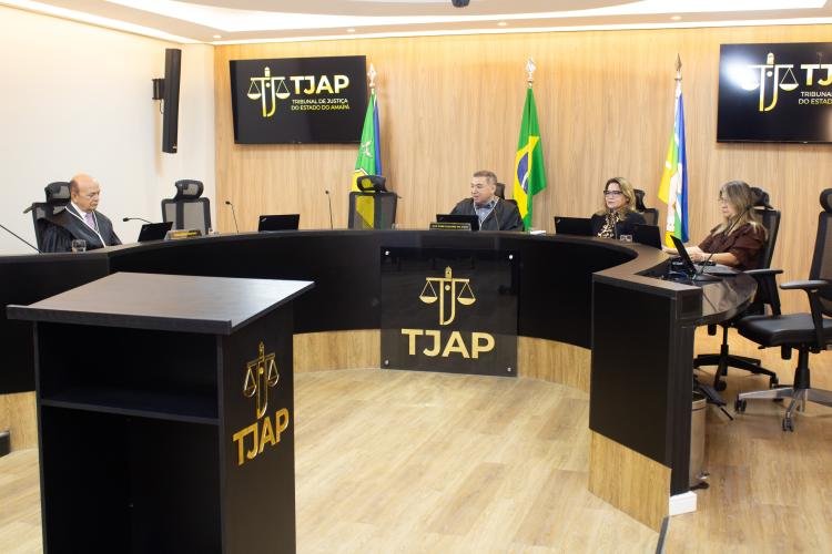 Turma Recursal reconhece cobrança indevida e mantém condenação de instituição de ensino