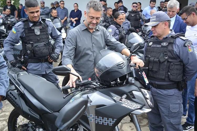“Vai integrar a comunidade e melhorar a vida dos moradores”, diz governador Clécio Luís ao implantar Moto Patrulhamento em Macapá