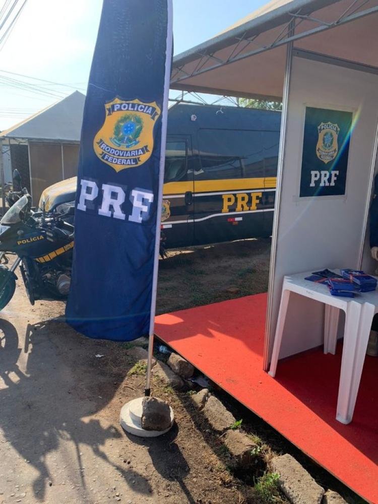 PRF expõe equipamentos, uniformes e viaturas na 52ª Expofeira do Amapá