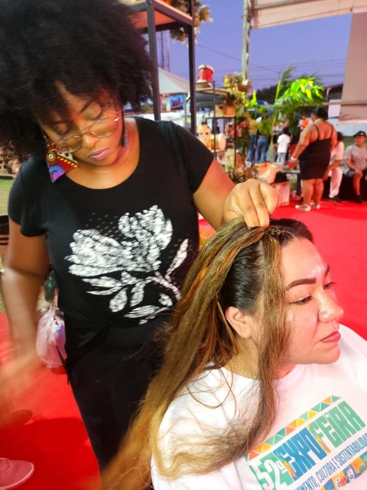 Zwanga, uma marca de moda que está realizando o projeto Afro Mulher no Conjunto Macapaba.