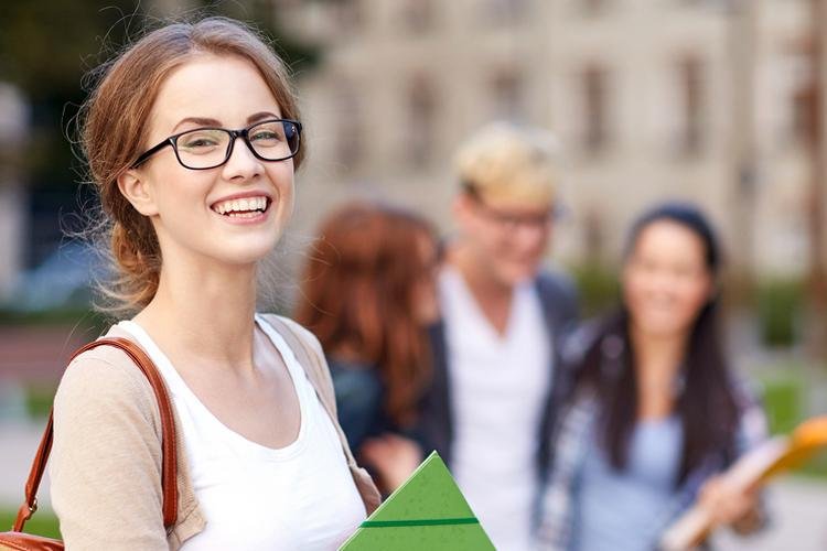 Universidades ofertam bolsas de estudo no exterior; confira programas educacionais