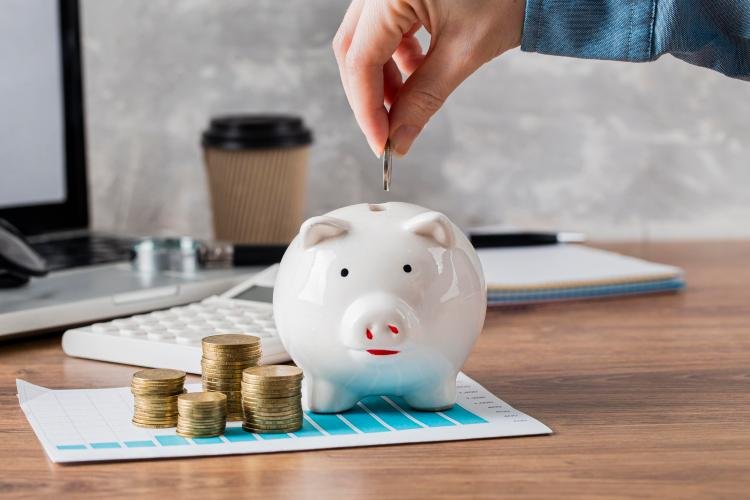 7 em cada 10 brasileiros afirmam que já se organizaram para investir dinheiro
