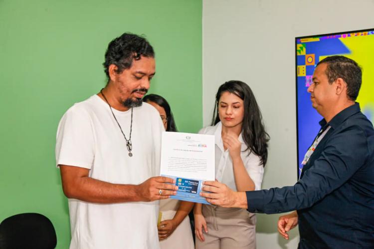 Governo do Amapá entrega cartões do Programa Bolsa Produtividade a 15 pesquisadores