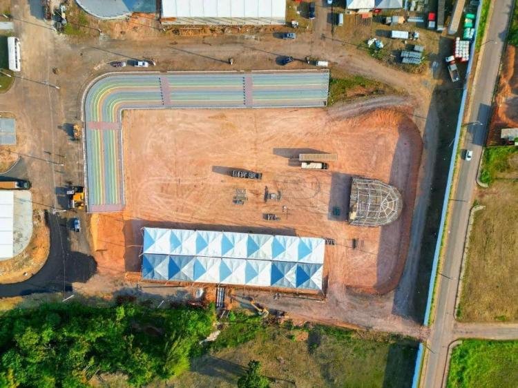 Area de show recebe últimos preparativos para as atrações da Expofeira
