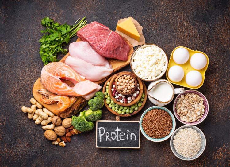 Carne, frango, peixe ou brócolis? Saiba como bater a meta diária de proteína