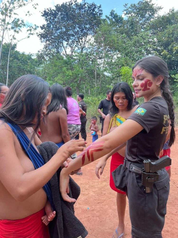 Crianças indígenas Waiãpis comemoram Dia das Crianças com Federais