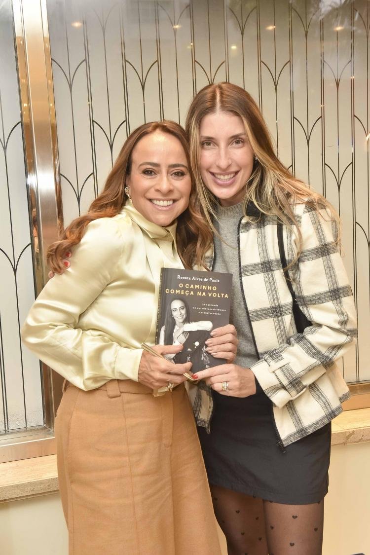 Luiza Helena Trajano e João Armentano prestigiam o lançamento do livro da empresária Renata de Paula - O caminho começa na Volta