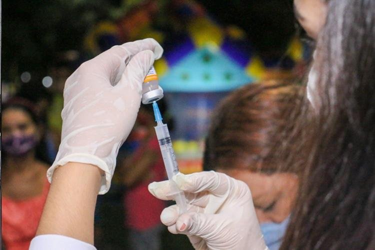 Covid-19: vacinação de lactantes com idade a partir de 18 anos neste sábado (10)