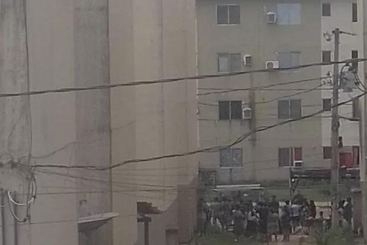 Menino de 10 anos cai do 4º andar de apartamento no Conjunto Macapaba, em Macapá