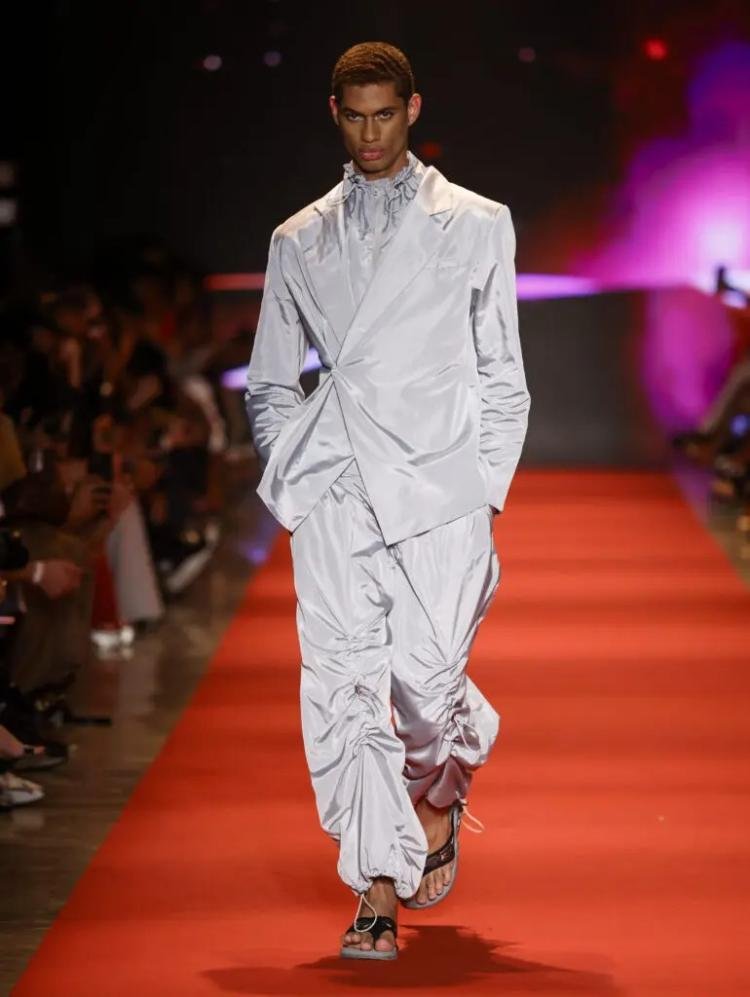 Da roça para as passarelas: Berg desponta na moda e estreia como modelo