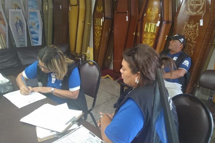 ‘Operação Dia de Finados’: funerárias e estabelecimentos comerciais são fiscalizados