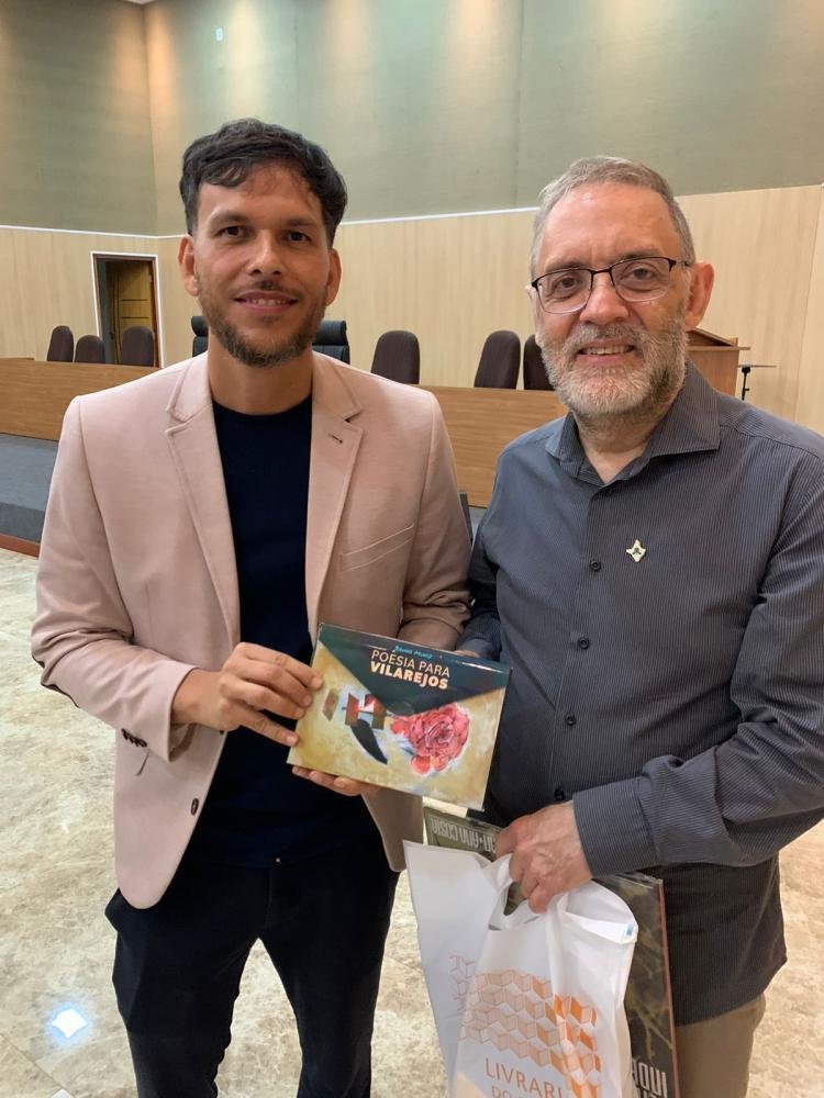 Livro “Poesia para Vilarejos”, do escritor Bruno Muniz será lançado nesta sexta-feira, 16
