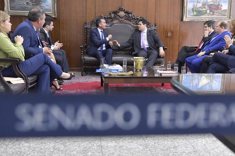 Presidente do Senado se reúne com governador e bancada para definir pauta de prioridades para o Amapá