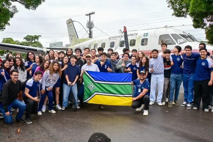 Avião Bandeirante cruza a Avenida FAB em operação inédita do Governo do Amapá