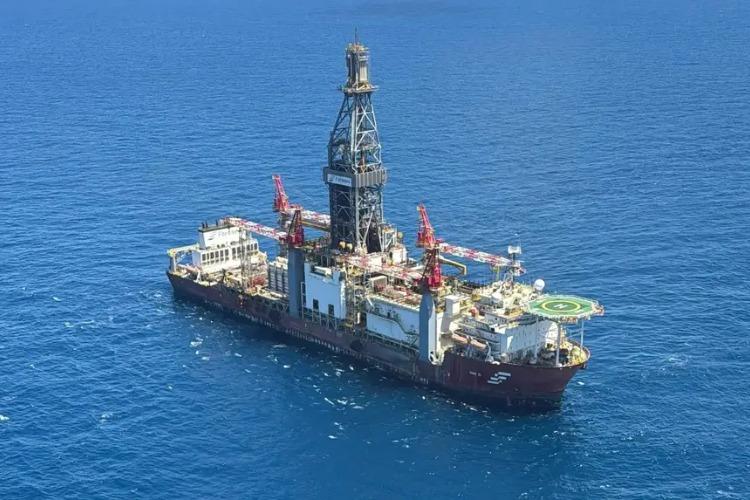 Com 400 trabalhadores em regime de embarque e nova rota aérea para Oiapoque, petróleo aquece economia do Amapá