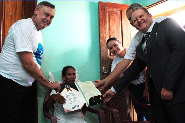 110 títulos de propriedade são entregues na Semana de Regularização Fundiária