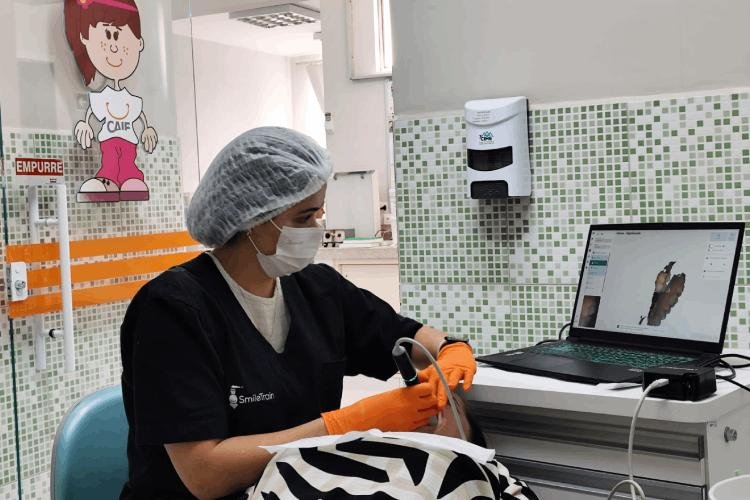 Pesquisa busca avançar no tratamento de crianças e adolescentes com fissura labiopalatina com alinhadores transparentes