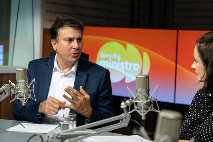Camilo Santana anuncia duas novidades: o MEC Enem e o MEC Livros
