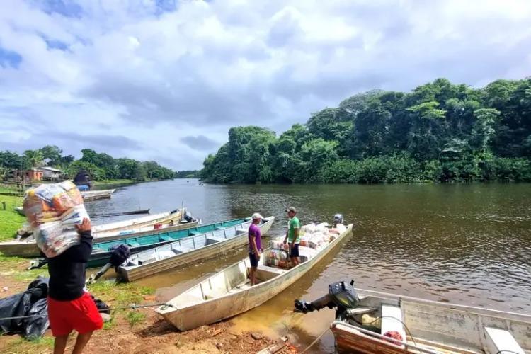 Governo do Amapá e Ministério da Integração levam kits de alimentos para aldeias de Oiapoque