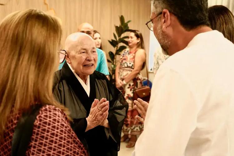 Monja Coen é recebida pelo governador Clécio Luís no Palácio do Setentrião em encontro sobre espiritualidade e cuidado integral na saúde