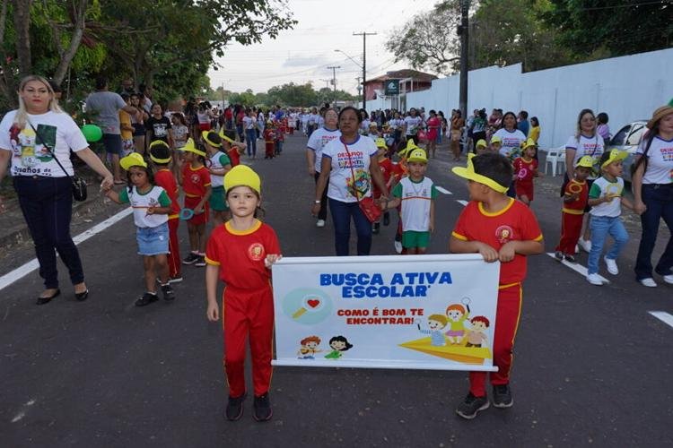 Escolas municipais de Fazendinha participam de desfile cívico