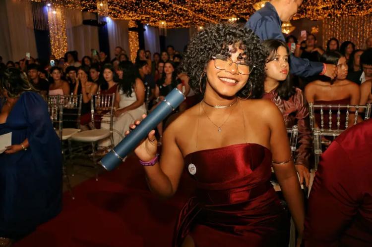 'O Jovem Descolado abriu muitas portas na minha vida', diz jovem durante cerimônia de formatura em Macapá