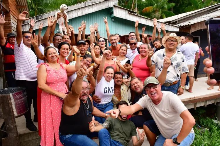 Programa Ponte Firme: governador Clécio vistoria 300 metros de passarela em concreto construída pelo Governo na Fazendinha, em Macapá