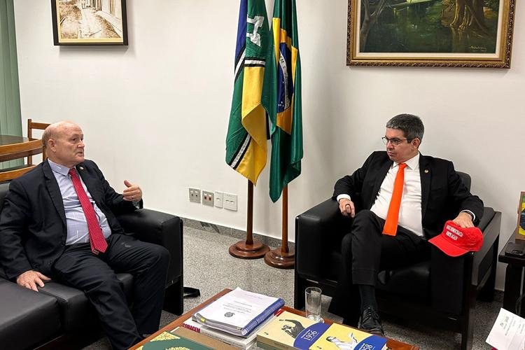 Randolfe confirma mais de R$24 milhões para investimentos em Santana