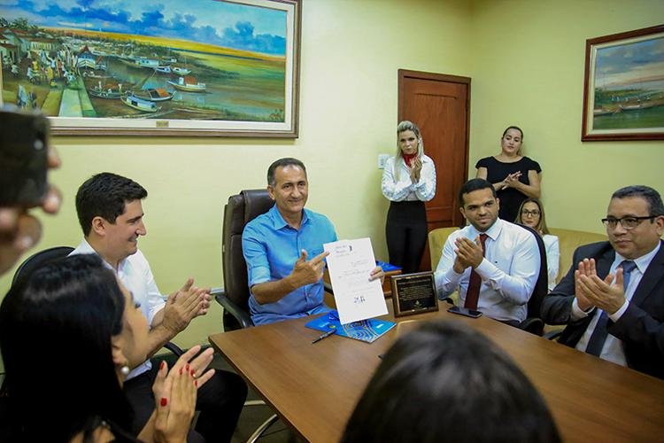 Governador sanciona lei complementar que cria dez novos cargos de defensor público