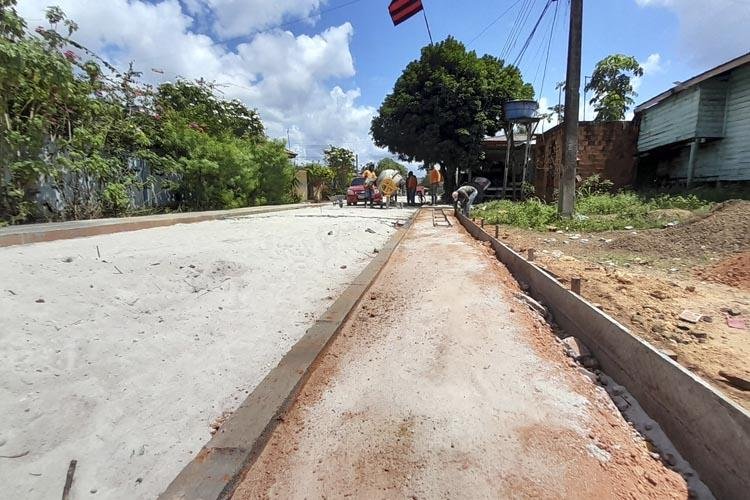 Pavimentação em bloquete na Rua Maria Davina, na Piçarreira, entra em fase de conclusão