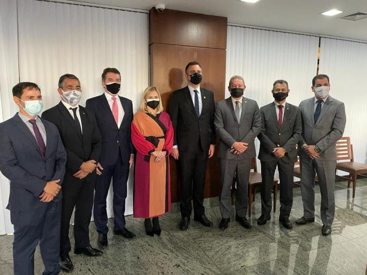 Reconhecimento: presidente do CNPG participa de homenagem ao presidente do Senado realizada pelo MPMG