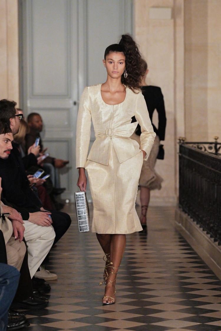 Em Paris, brasileira é destaque do desfile de Jacquemus!