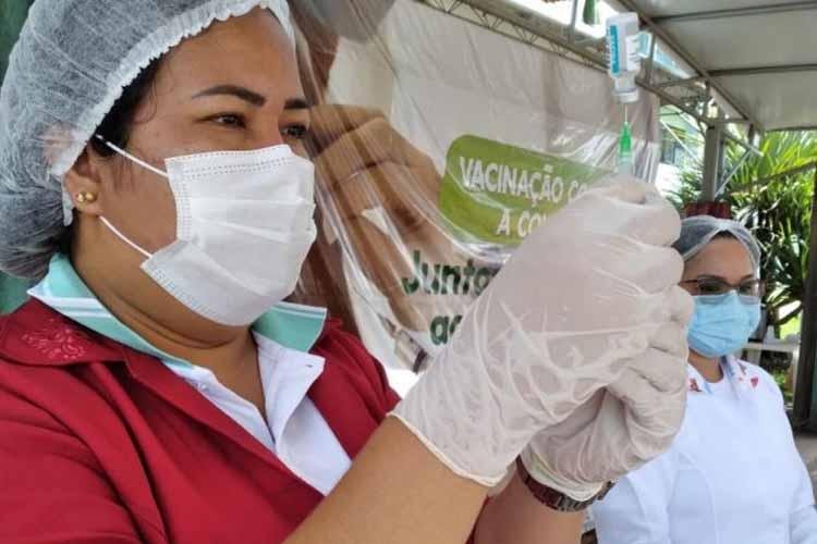Santana amplia vacinação contra a covid-19 para pessoas que vivem com HIV