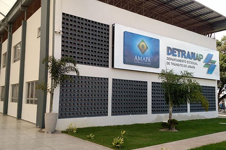 Usuários devem agendar atendimento presencial no Detran via internet