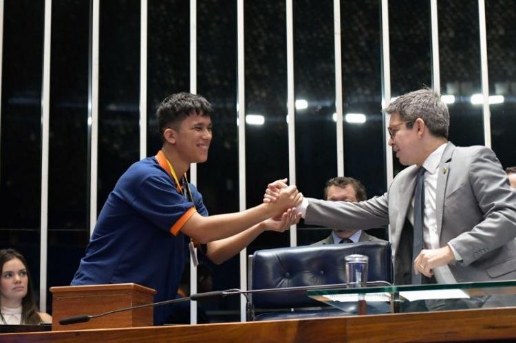 Estudante do Amapá é nomeado presidente da comissão de educação do programa Jovem Senador 2024