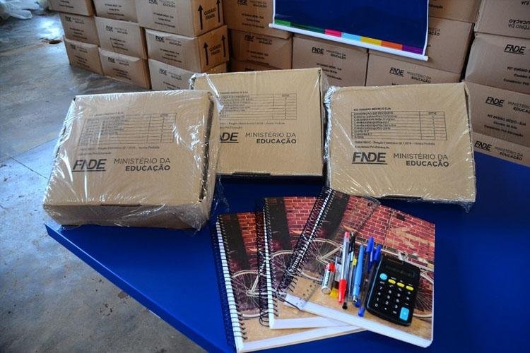Mais de 15 mil kits escolares serão distribuídos a estudantes da rede estadual