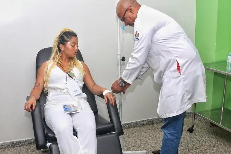 Ponto fixo de saúde registra movimento tranquilo no 1º dia de desfiles das escolas de samba no Sambódromo, em Macapá