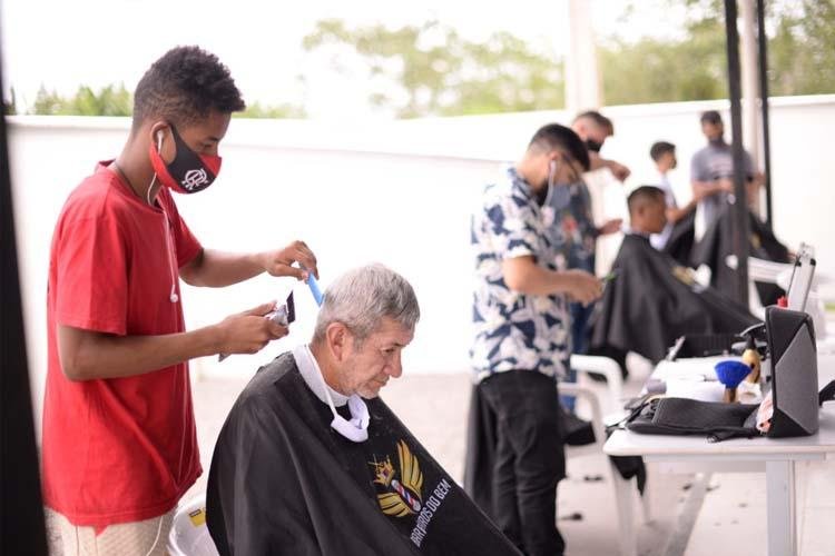 PREFEITURA DE MACAPÁ PROMOVE AÇÃO DE CUIDADOS PESSOAIS COM USUÁRIOS DO CENTRO POP