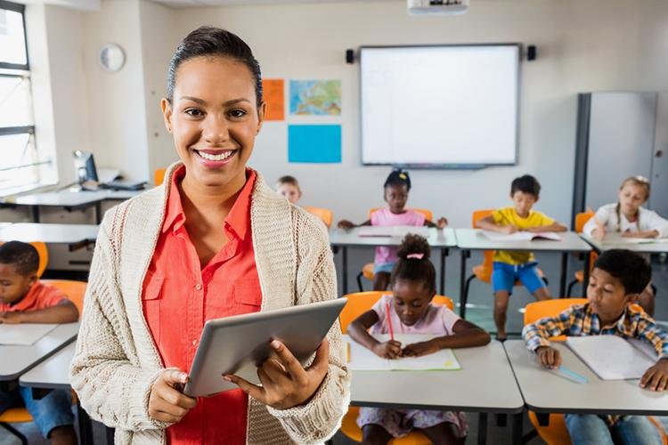 Curso completo sobre a BNCC está sendo ofertado gratuitamente para professores e gestores