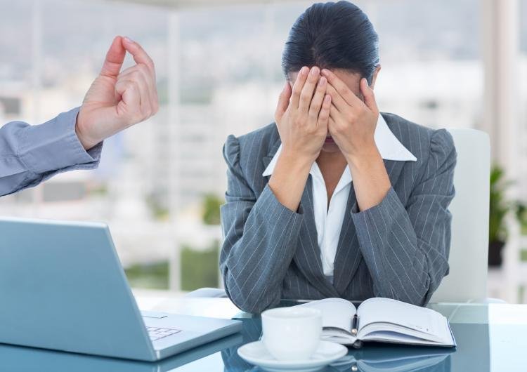 Empoderando os trabalhadores: estratégias para prevenir e lidar com o assédio no ambiente profissional