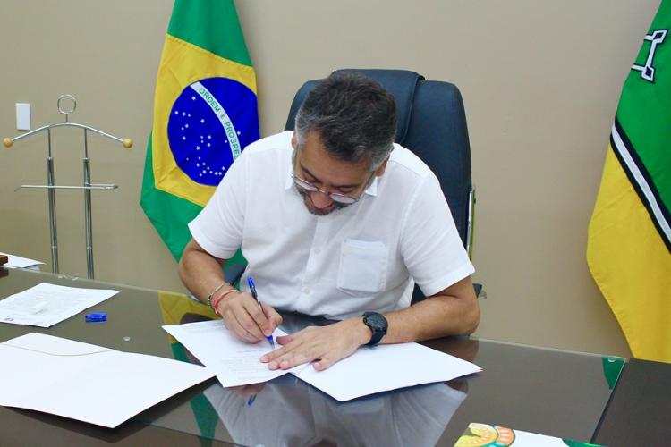 Governador Clécio Luís assina projeto de lei para garantir pagamento de 13º aos beneficiários do Programa Amapá Jovem