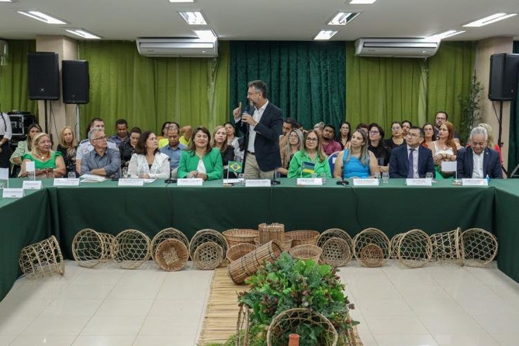 Governo do Amapá apresenta dados positivos da alfabetização para prefeitos e profissionais da educação dos 16 municípios