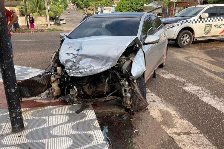 Jovem alcoolizado Jovem alcoolizado ‘fura’ barreira de trânsito em Macapá e provoca acidente; mãe dele morreu