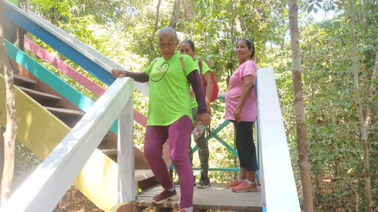 Idosos do Cras Amor participam de ação de bem-estar