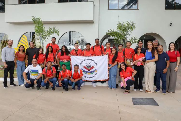Governo do Estado promove excursão pedagógica em Macapá para alunos da Foz do Rio Pirativa