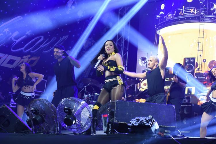 Show de Viviane Batidão atrai milhares de pessoas no aniversário de Santana