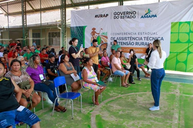 Governador Clécio Luís lidera nova ajuda humanitária e entrega 460 kits de alimentos para produtores rurais de Oiapoque